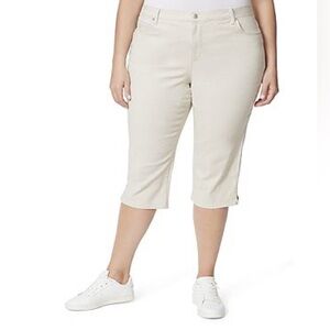 NEW…Gloria Vanderbilt Amanda Plus Size Capri Pants